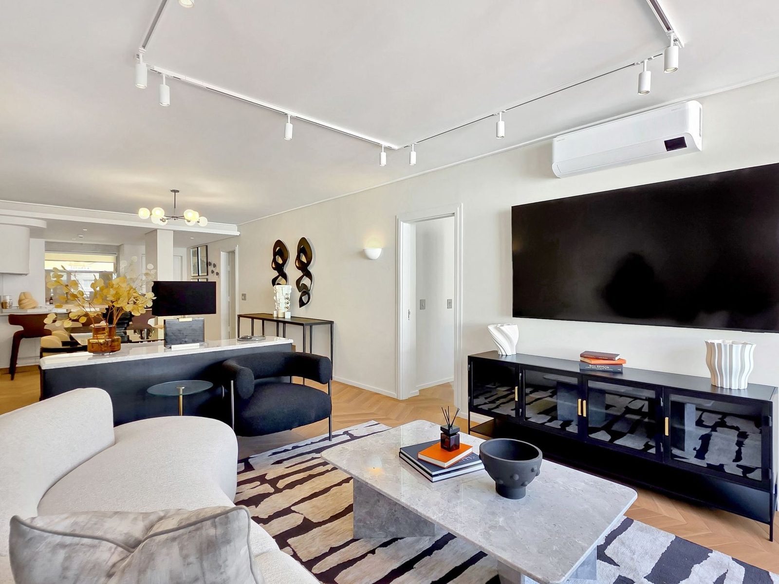 Dolce Vita, interior view 8