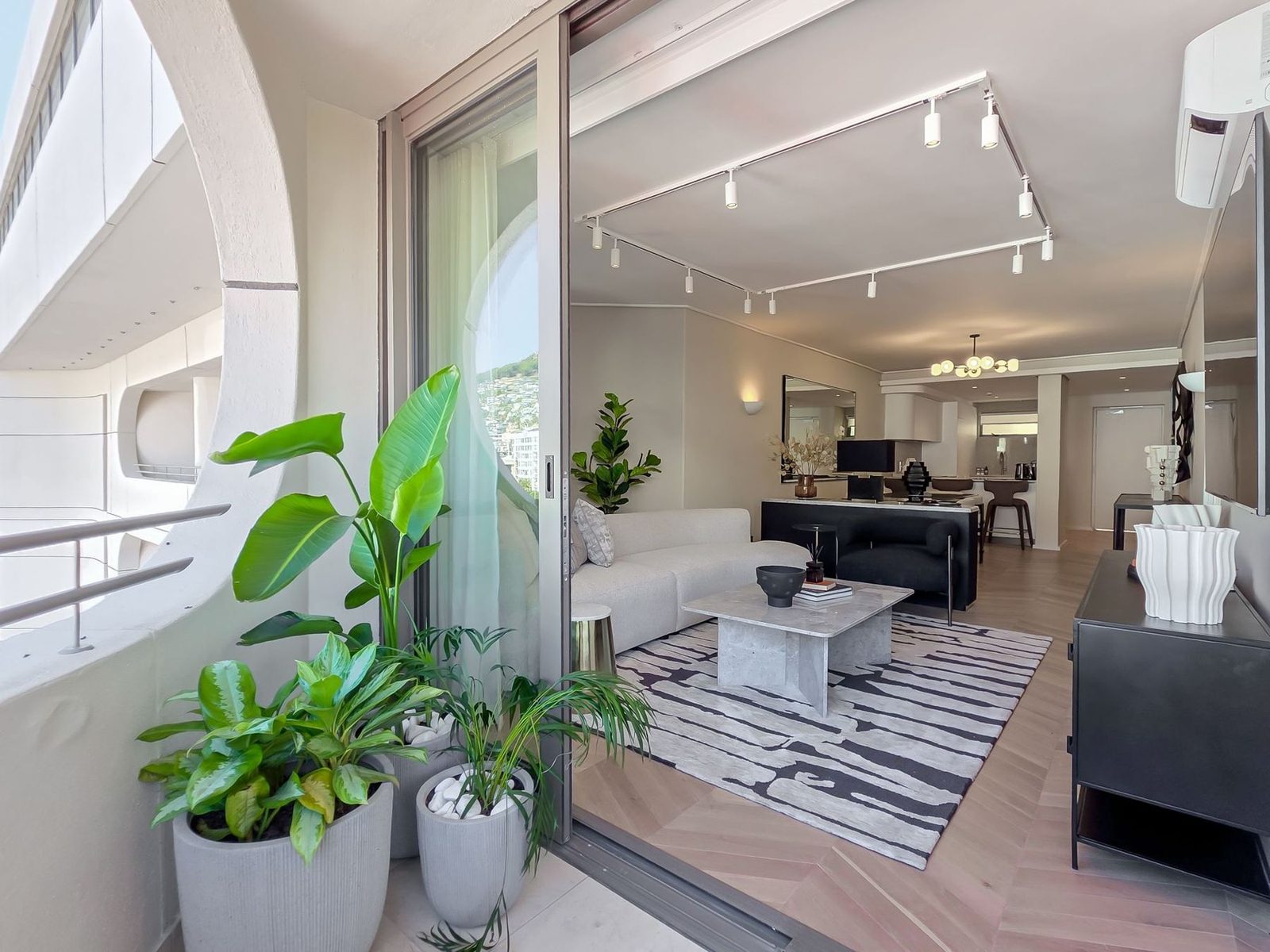 Dolce Vita, interior view 9