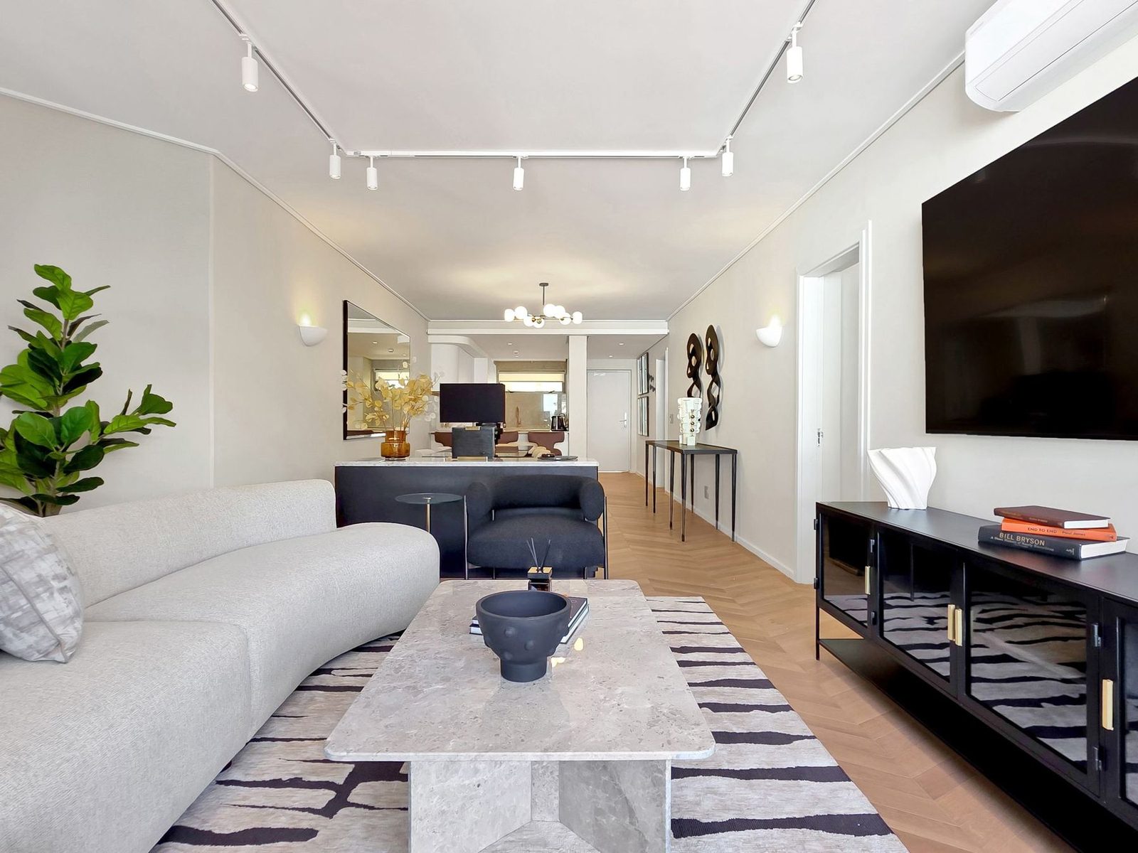 Dolce Vita, interior view 10