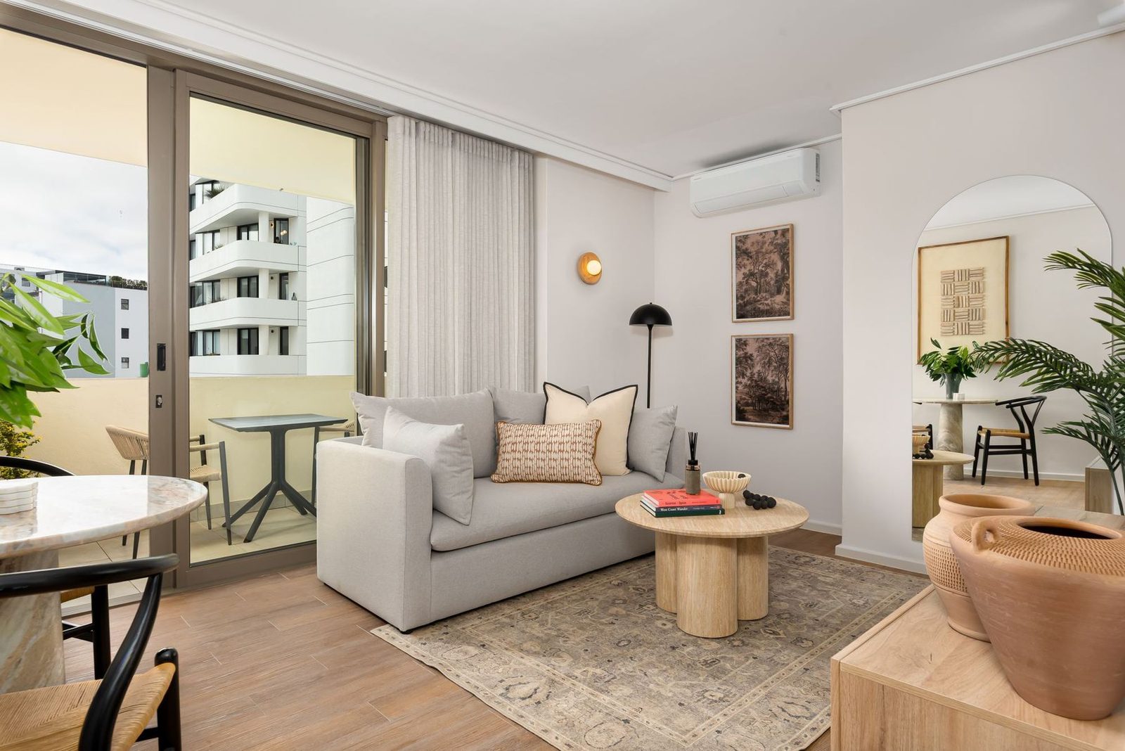 Dolce Vita, interior view 13
