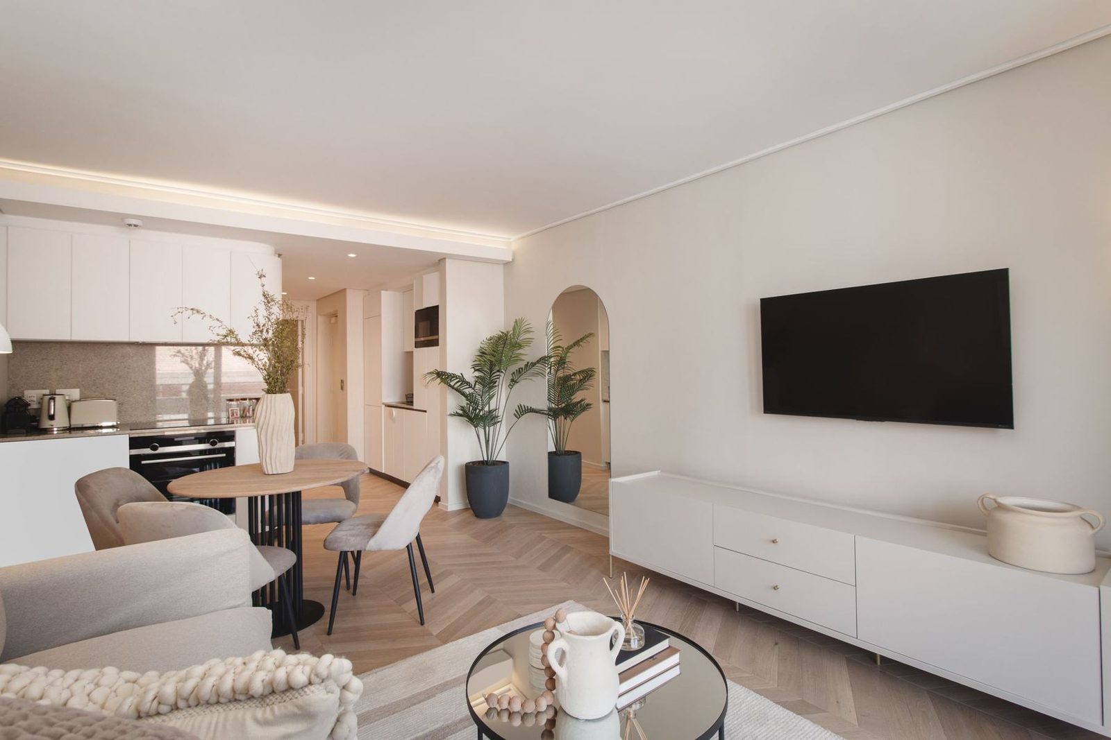 Dolce Vita, interior view 18