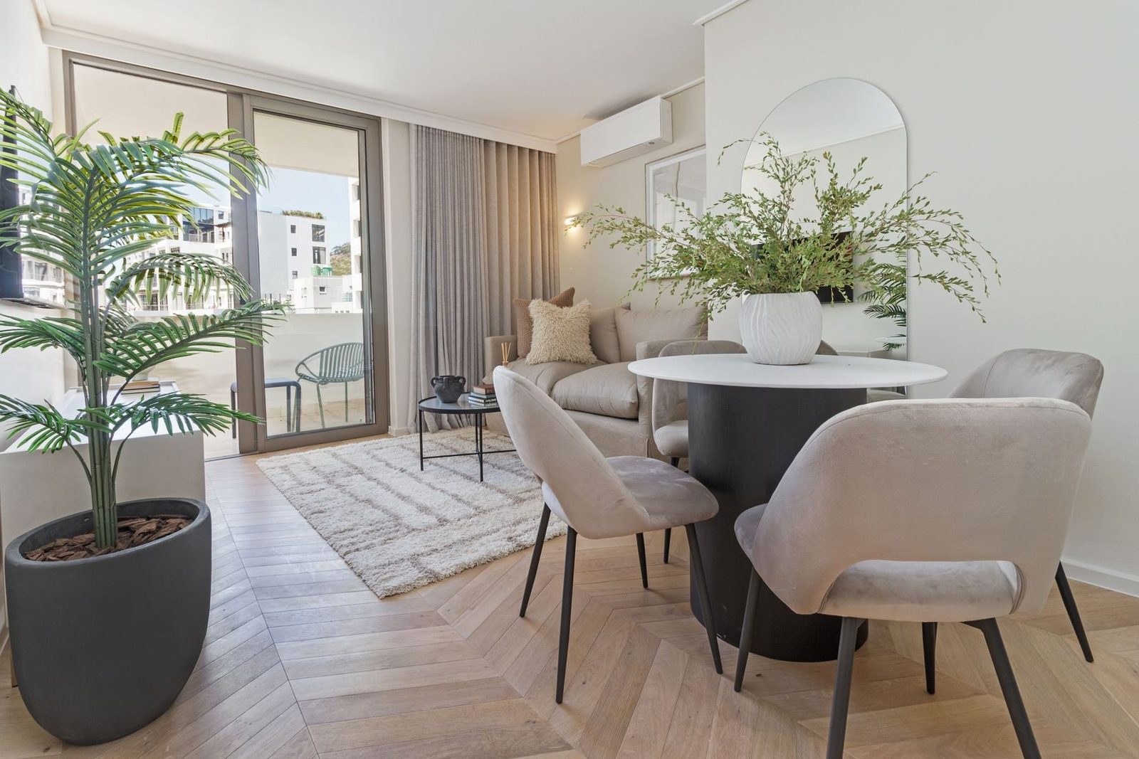 Dolce Vita, interior view 19
